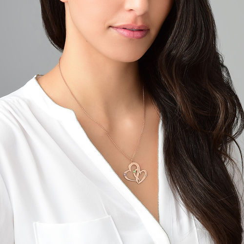 Collana a due cuori incisa con placcatura in oro rosa