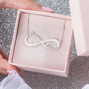 Collana con nome infinito