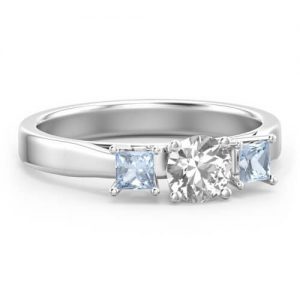 Eternità di tre pietre con anello di accenti principessa