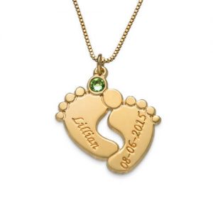 Collana con piedini per bambini incisi con placcatura in oro personalizzata Birthstone