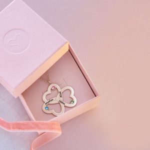 Collana personalizzata a triplo cuore con placcatura in oro rosa