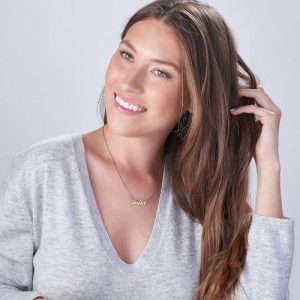 Piccola collana classica con nome in oro 18 carati