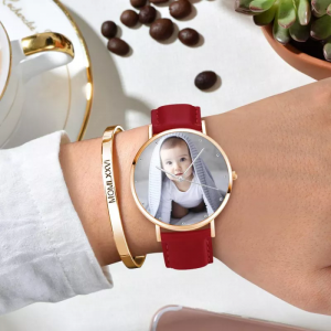 Orologio da donna in oro rosa con foto cinturino in pelle rossa