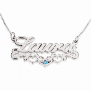 Collana con nome sottolinea cuori