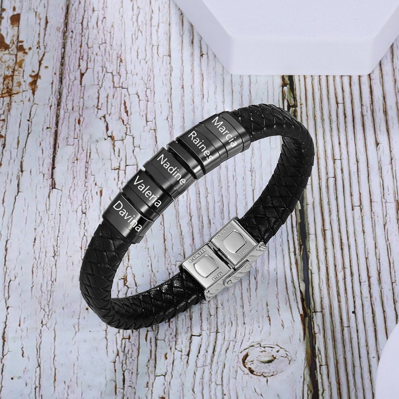 Classic handmade custom luxury leather black men's bracelet engraved with family member's name - immagine 5