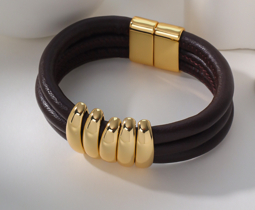 Luxurious and stylish cowhide bracelet for women - immagine 2